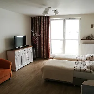Manhattan Place Apartment