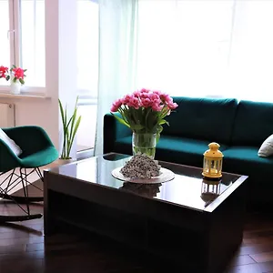Stylish And Spacious By Cooee Apartament
